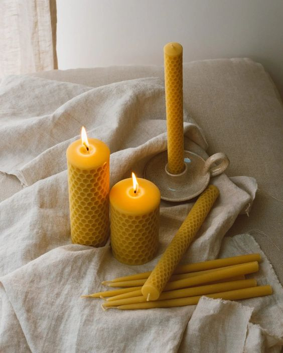 Фото https://shop.whearleyandco.com/products/beeswax-pillar-candle?variant=44067829317952