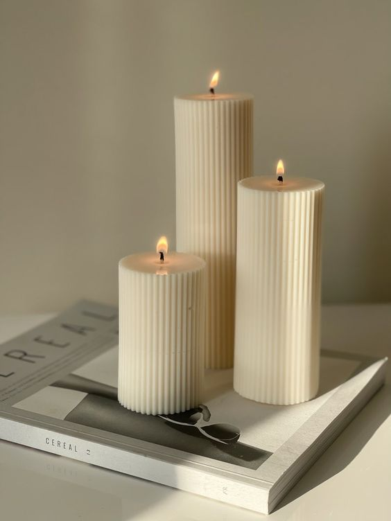 Фото: https://www.etsy.com/uk/listing/1192660509/ribbed-pillar-candle-column-candle-thick