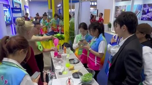 Стенд \"Шоу профессора Николя\" на образовательном фестивале в Китае ...