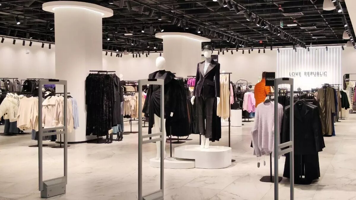     За полтора года наполнение торговых центров в Нижнем Новгороде потерпело серьезные изменения из-за санкций. Какие магазины преобразились, какие ушли, а какие открылись, выяснил NewsNN.