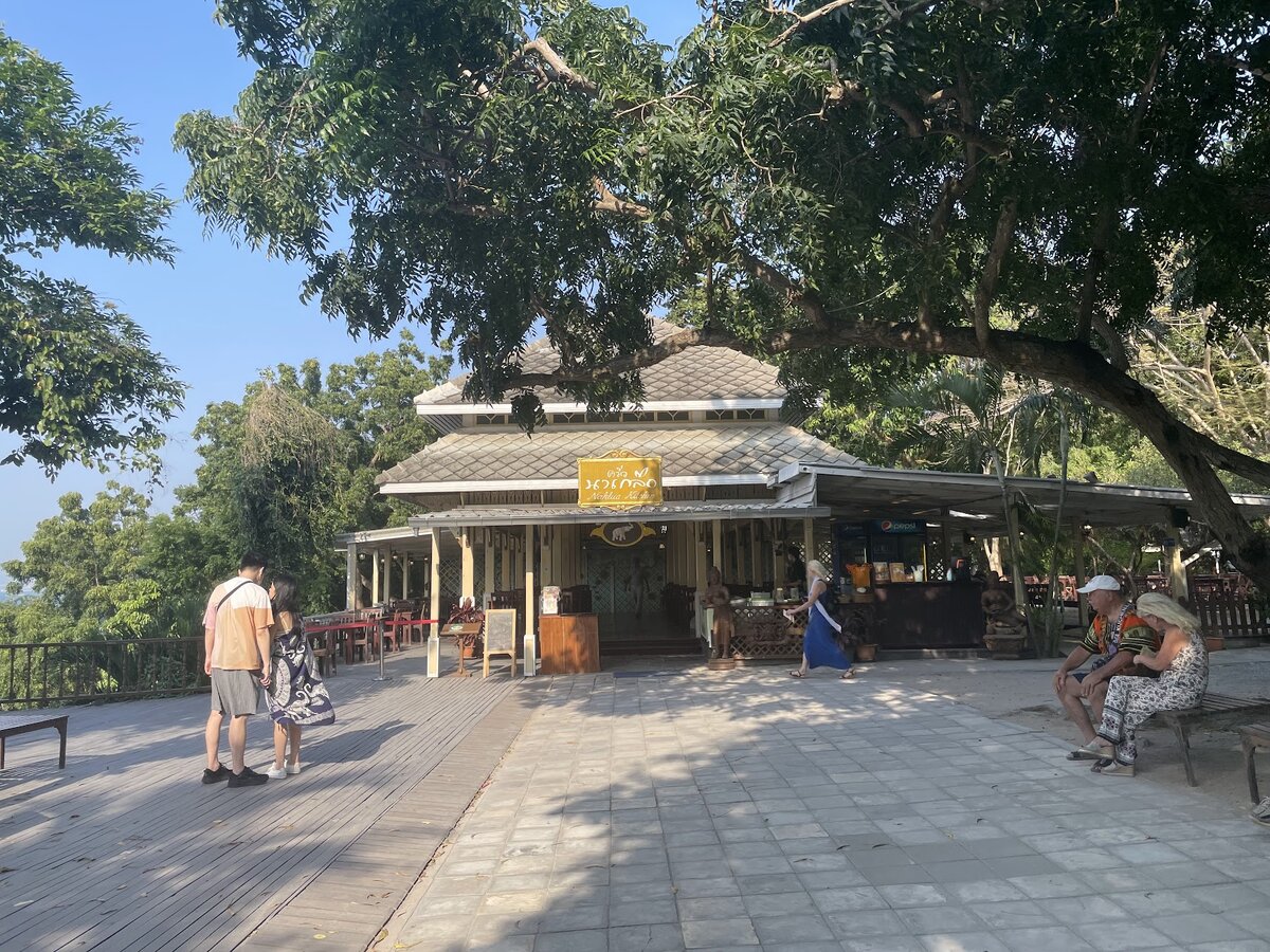 Небольшое кафе