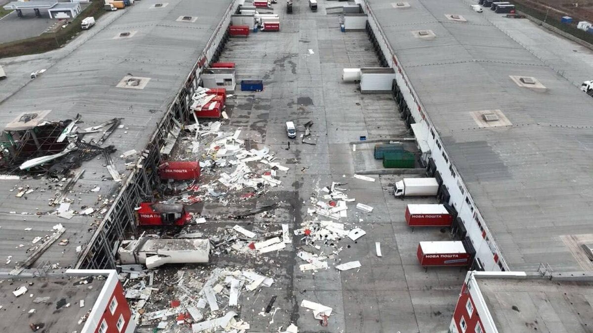 Дырка в крыше - это прилёт