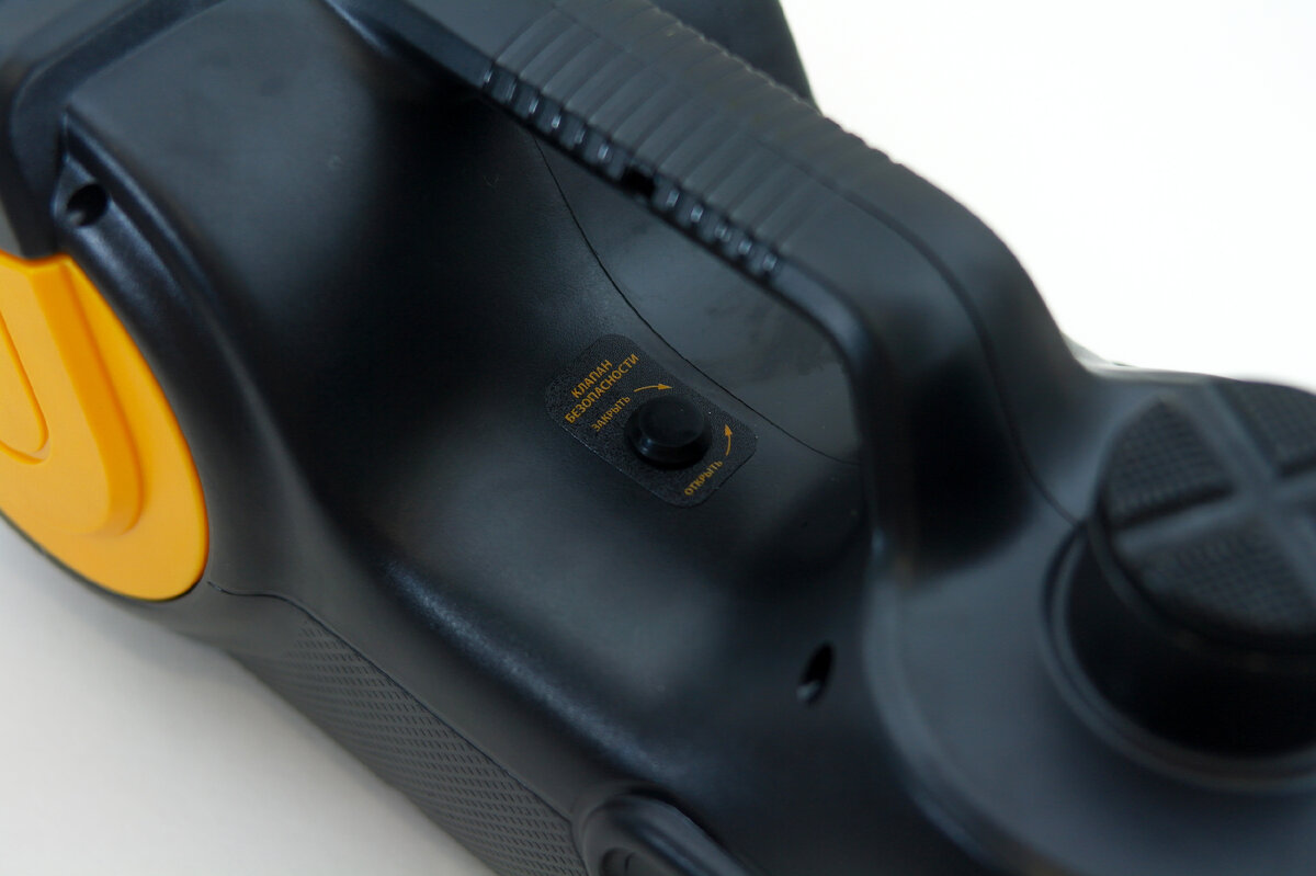 В сегодняшнем обзоре я познакомлю вас с чемоданчиком, который пригодится любому автомобилисту.-6-2