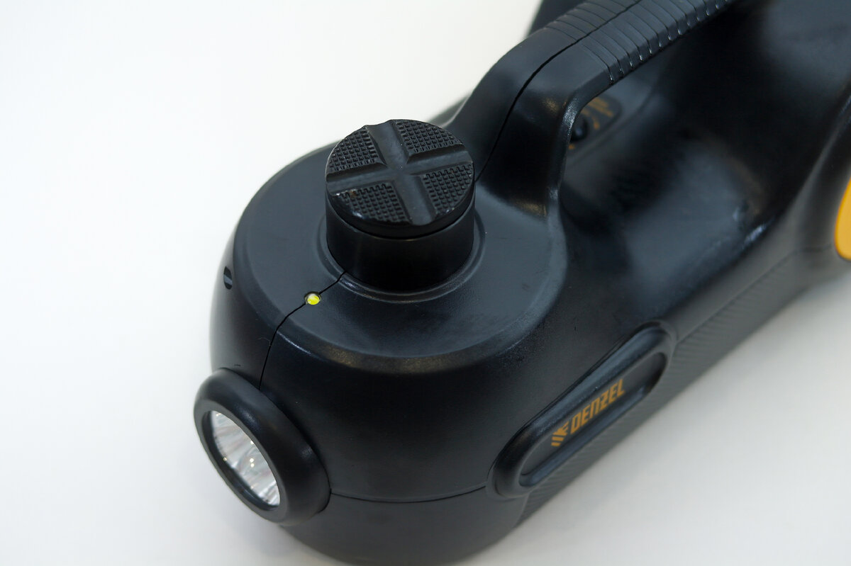 В сегодняшнем обзоре я познакомлю вас с чемоданчиком, который пригодится любому автомобилисту.-8