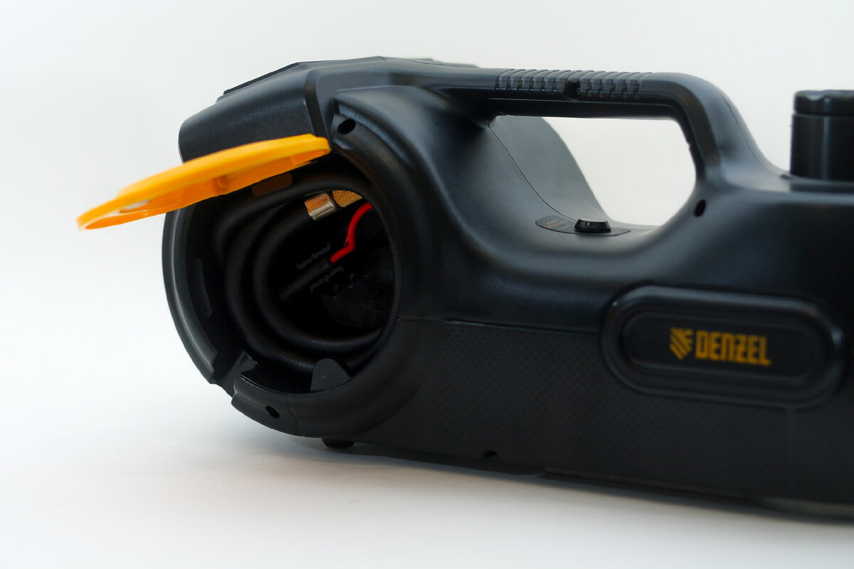 В сегодняшнем обзоре я познакомлю вас с чемоданчиком, который пригодится любому автомобилисту.-9