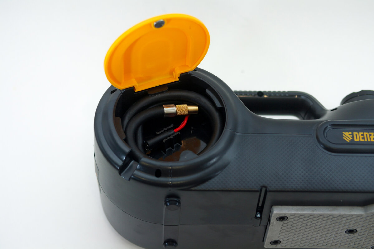 В сегодняшнем обзоре я познакомлю вас с чемоданчиком, который пригодится любому автомобилисту.-9-3