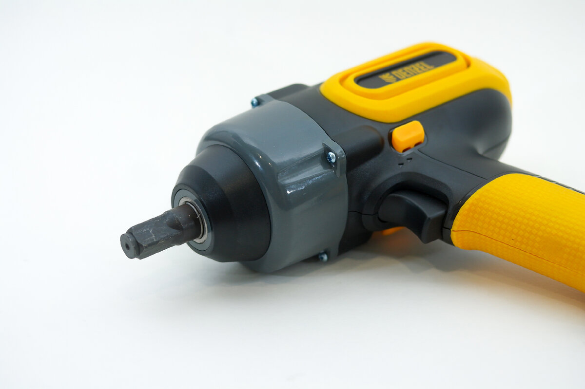 В сегодняшнем обзоре я познакомлю вас с чемоданчиком, который пригодится любому автомобилисту.-16