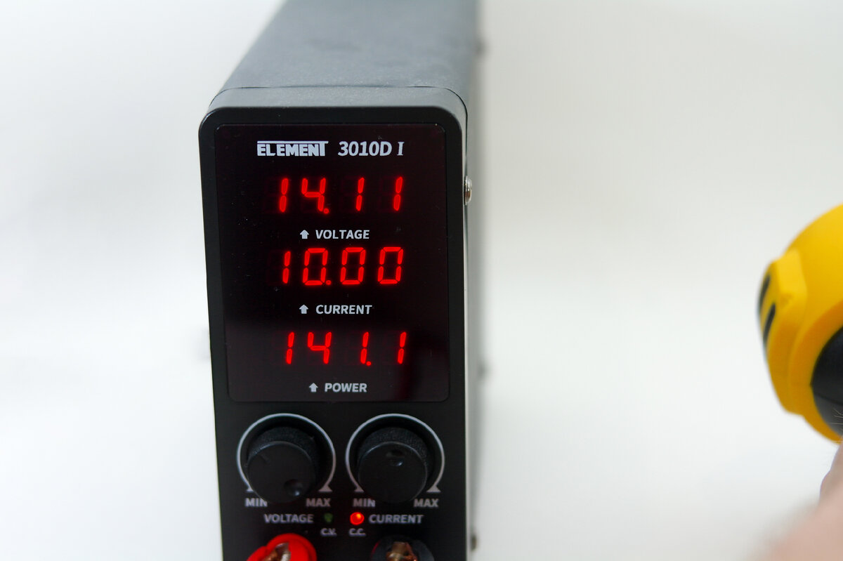 В сегодняшнем обзоре я познакомлю вас с чемоданчиком, который пригодится любому автомобилисту.-18-2