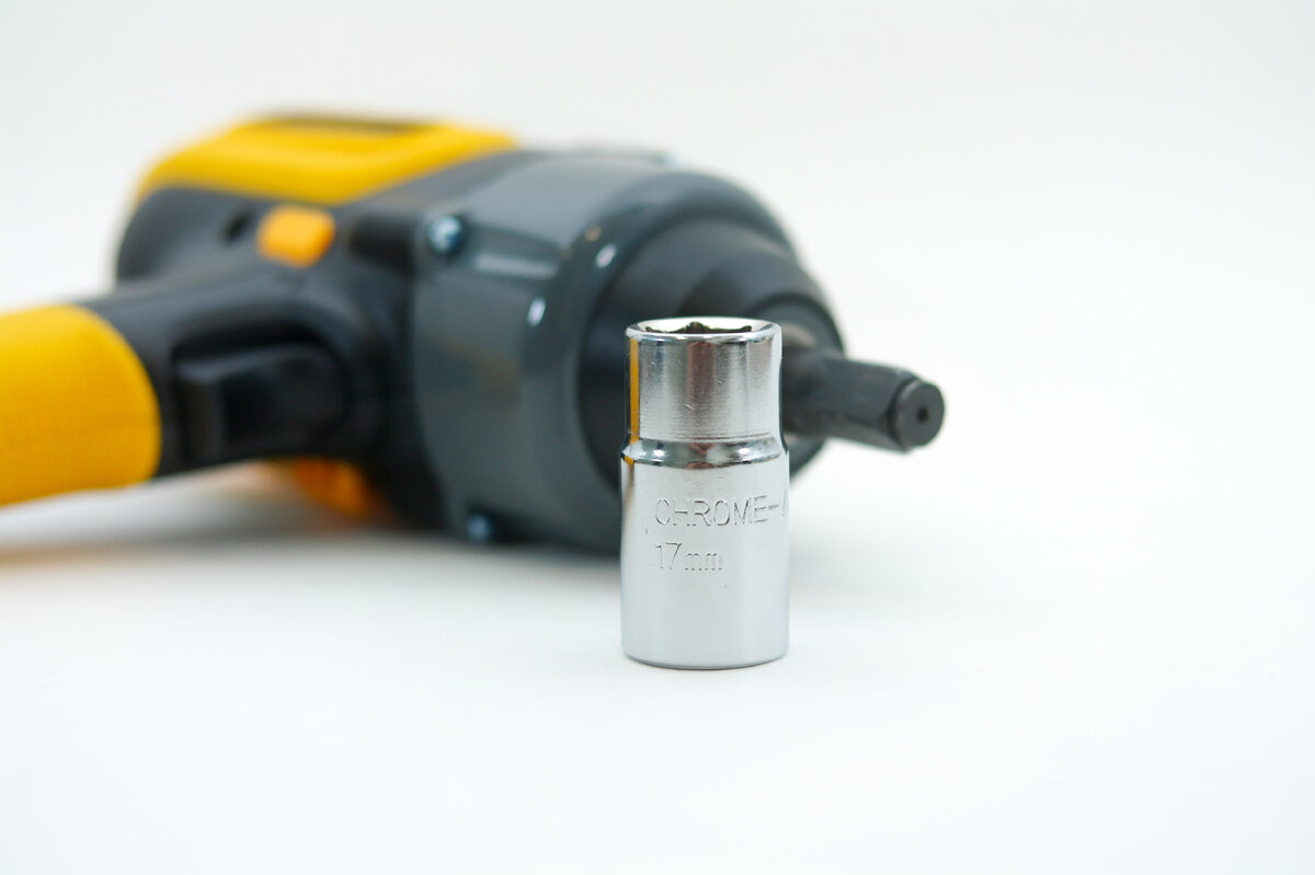 В сегодняшнем обзоре я познакомлю вас с чемоданчиком, который пригодится любому автомобилисту.-19-3