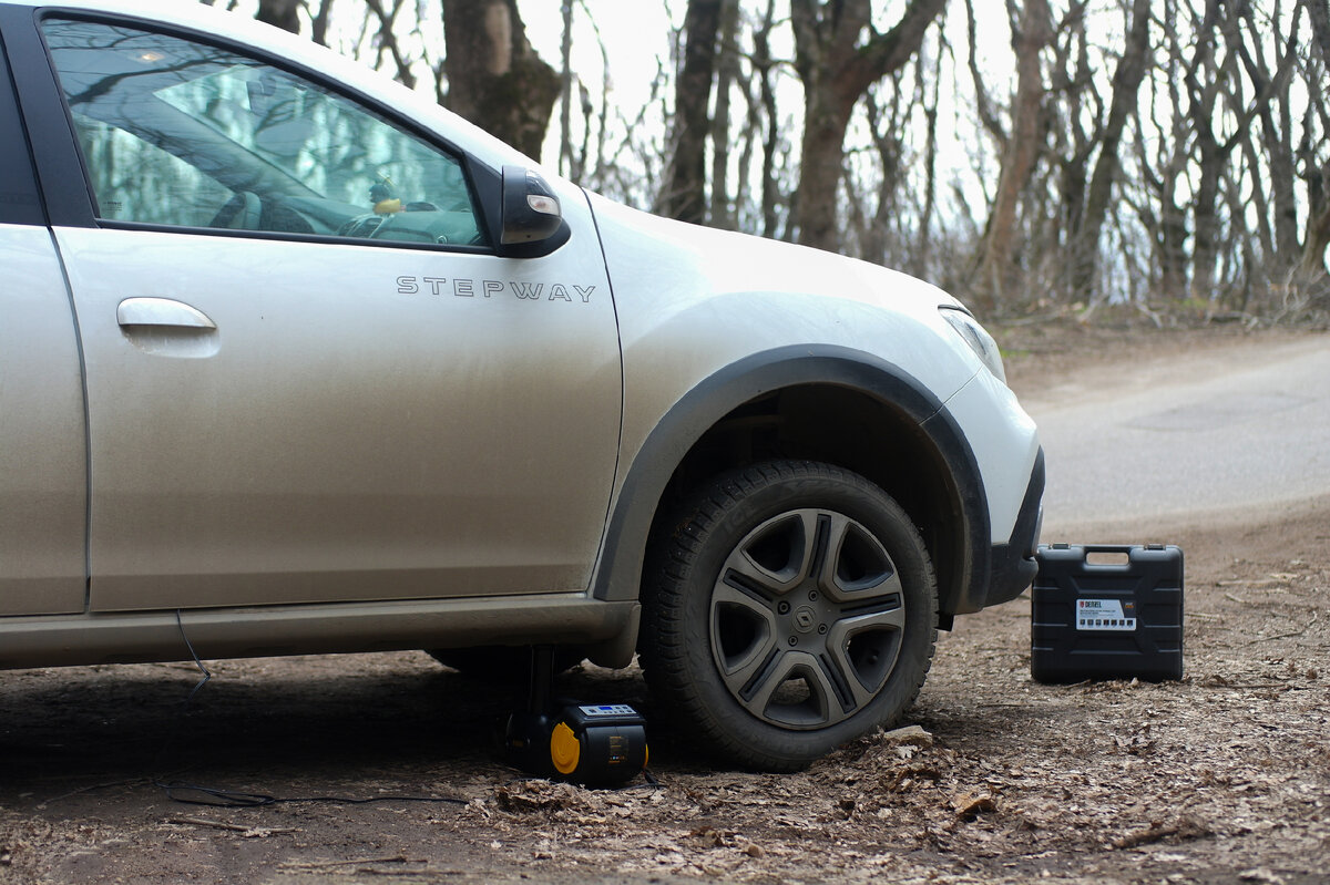 В сегодняшнем обзоре я познакомлю вас с чемоданчиком, который пригодится любому автомобилисту.-20