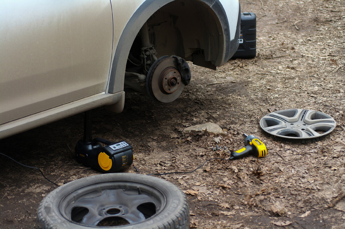 В сегодняшнем обзоре я познакомлю вас с чемоданчиком, который пригодится любому автомобилисту.-23-2