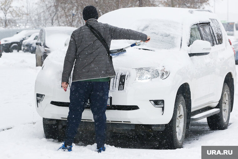    Еще меньше повезло водителям, которые не успели переобуть летнюю резину на зимнюю