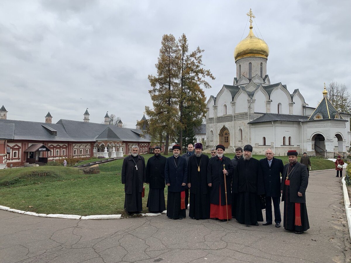 Звенигород регион. Православный храм на востоке.