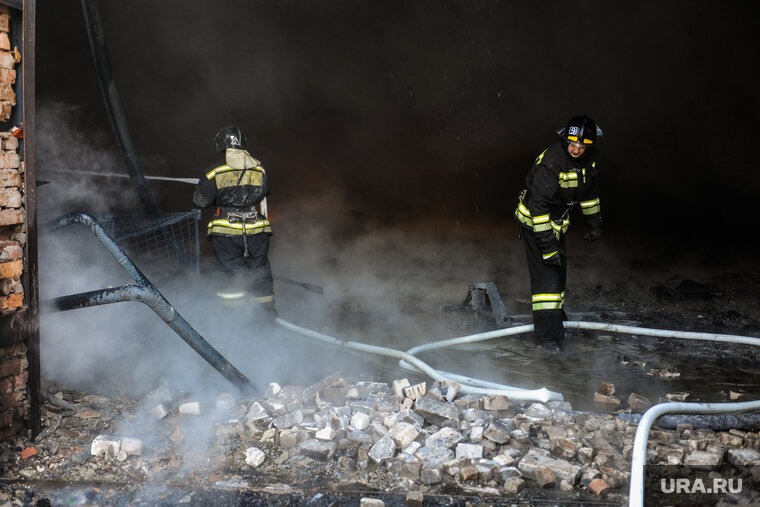    В здании загорелись строительные материалы