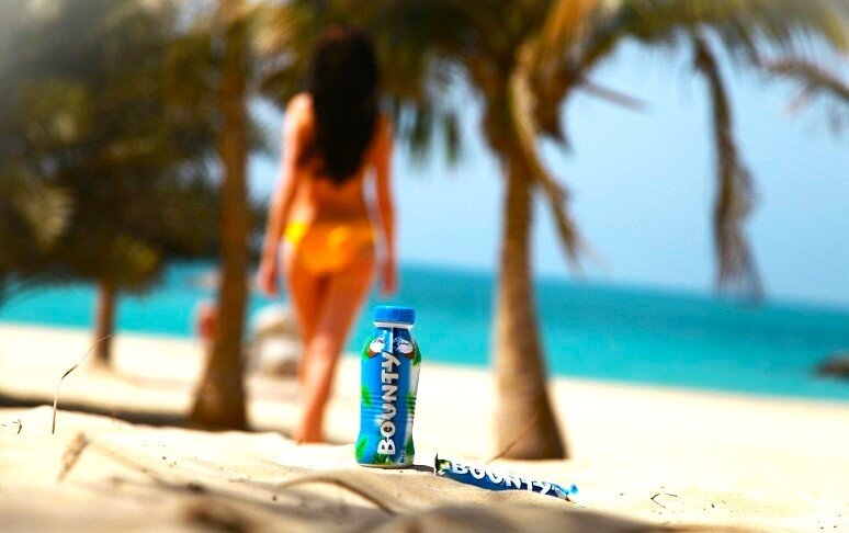 Фото автора, 2011 г. Это было вкусно! Молочно-кокосовые коктейли "Баунти" продаются в ОАЭ везде, как и шоколадки. Пляжный комплекс Al Mamzar Beach Park, Дубай