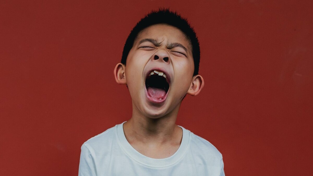    Психолог объяснила, как отучить ребенка вести себя агрессивно© Unsplash / Xia Yang