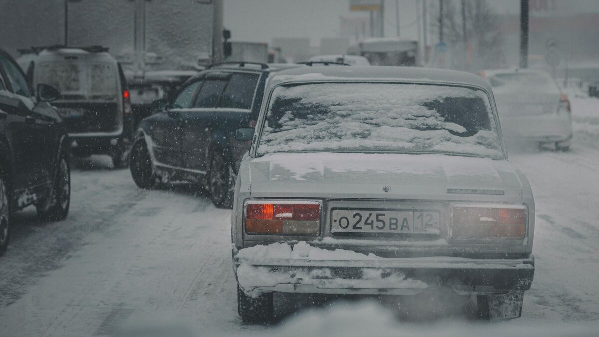    Не только "переобувка": как правильно подготовить авто к холодам© Unsplash | Egor Myznik