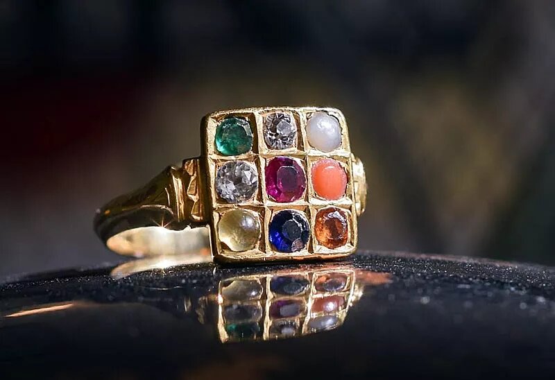 Наваратна в виде кольца. Фото: etsy.com