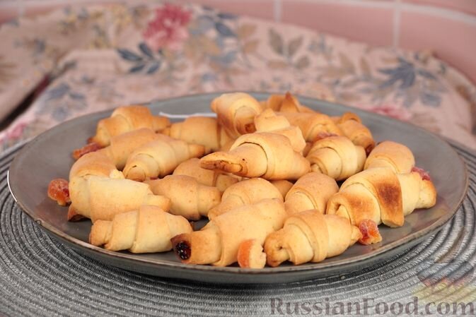 Песочный рогалик с сахаром