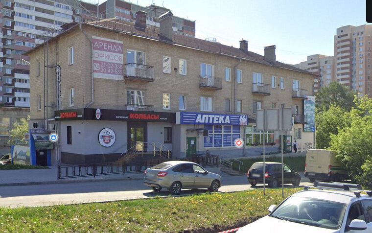    В этом доме Борис Ельцин жил в молодости