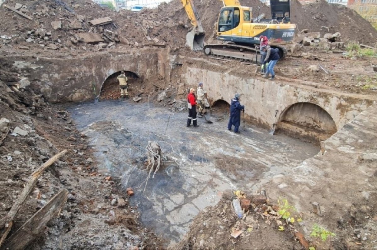    В Перми археологи нашли бомбоубежище с арочными проёмами.