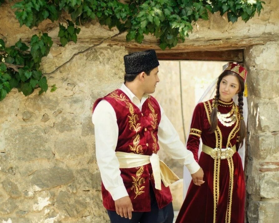 На фото Крымские татары. Но,  в статье речь пойдет о татарах с Поволжья. Изображение из открытых источников