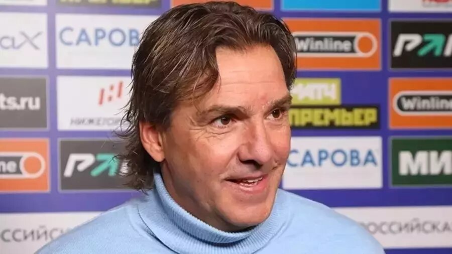     Полузащитник футбольного клуба «Пари Нижний Новгород» Александр Трошечкин высказал свое мнение по поводу главного тренера команды Сергея Юрана. Своими мыслями футболист поделился с корреспондентом издания «Спорт-Экспресс».