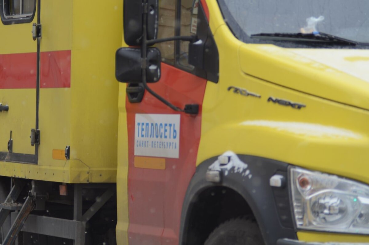 В зону затопления кипятком попали авто.  Фото: ФедералПресс / Татьяна Буторина