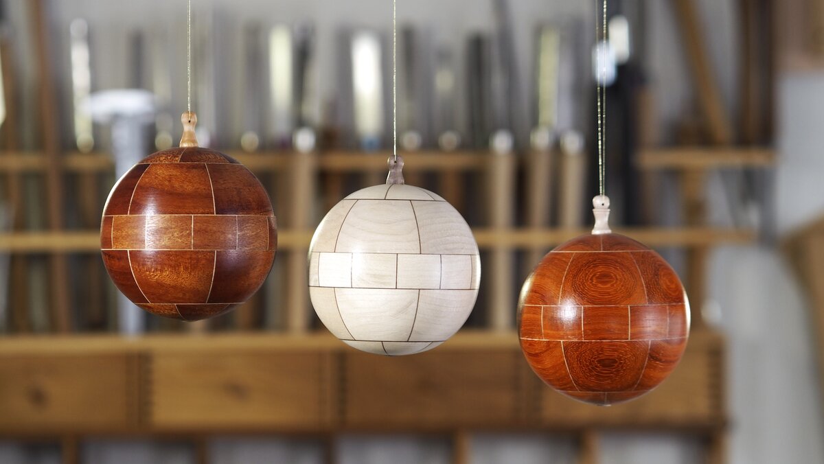 Три варианта конструктора отличаются только материалами.