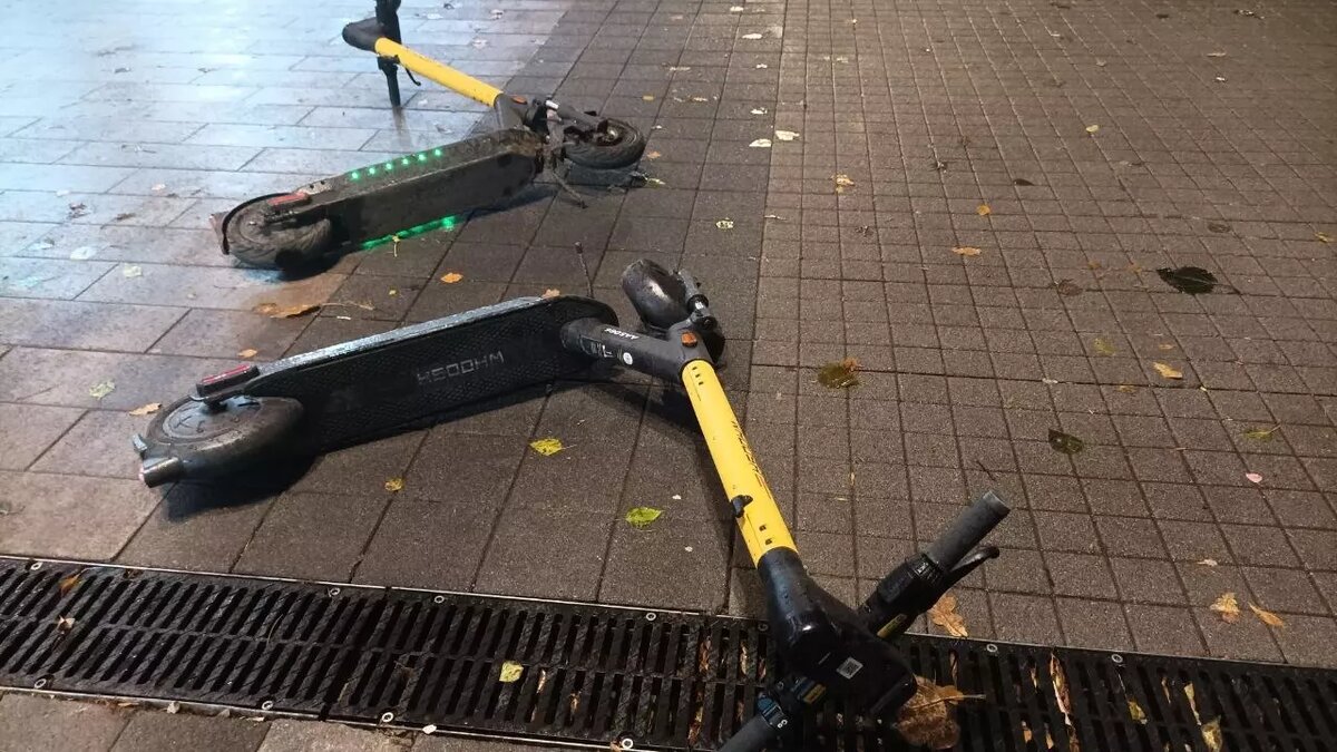     С начала города в краевой столице зафиксировано 77 ДТП с участием самокатов, один — со смертельным исходом.