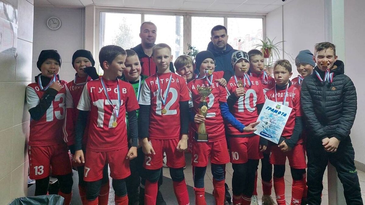    Юные курские футболисты из спортшколы №4 выиграли золотые медали на турнире