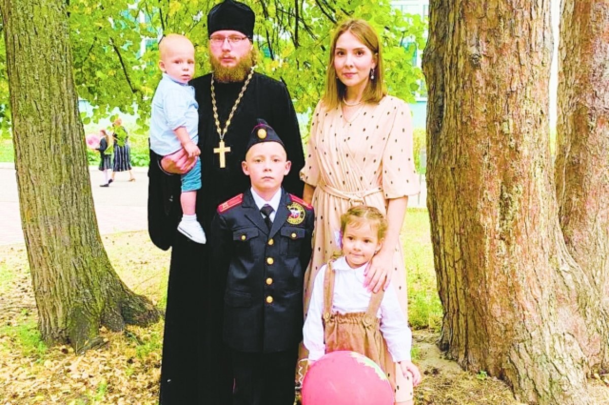    Ни один осколок не долетел.