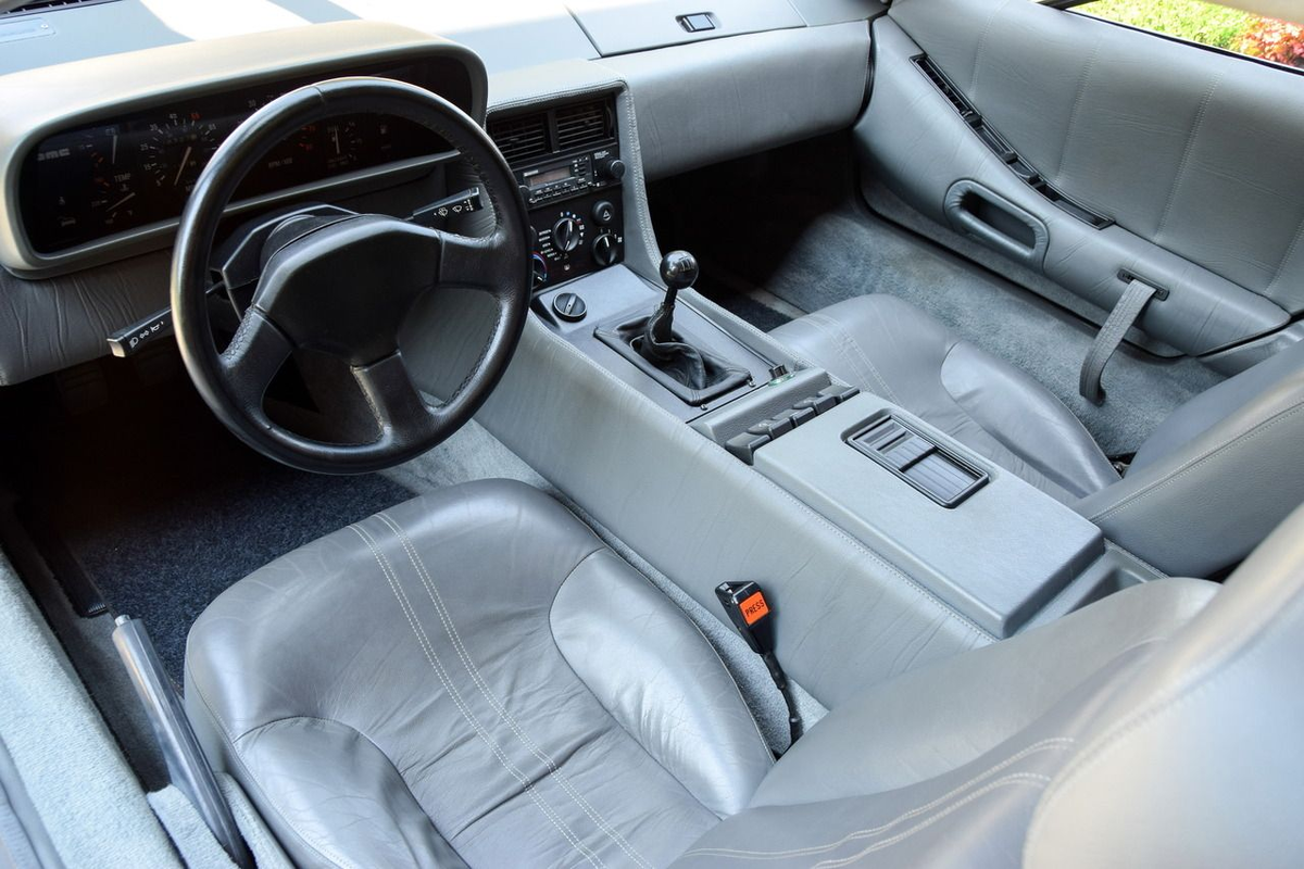 Gmc delorean салон. Delorean dmc-12 салон. Ваз 2112 люкс. Delorean dmc-12 салон. Салон 12 машины.