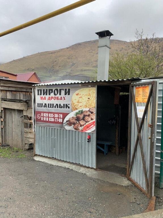 Адреса, к сожалению, я не знаю. Но найти этот дворик не составит труда.