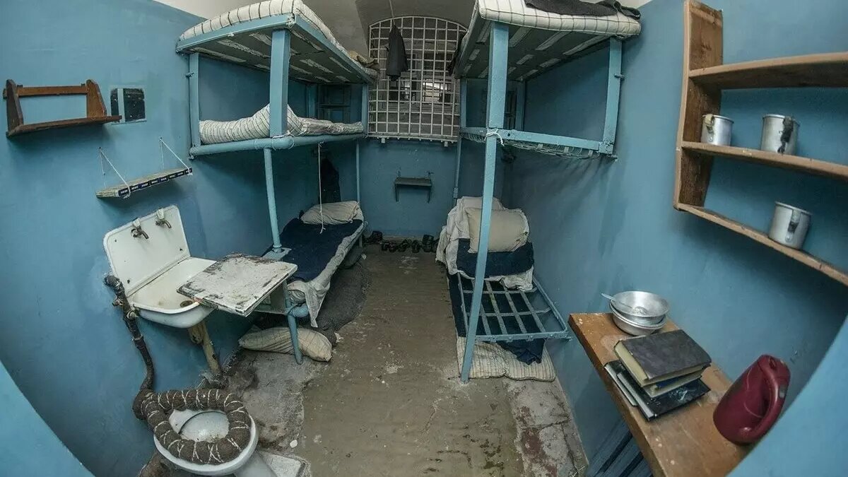     Дума в первом чтении приняла законопроект, который предлагает избегать посадки людей за не насильственные преступления в СИЗО. В этот же перечень вошли женщины с малолетними детьми и все тяжело больные люди, что бы они не совершали.