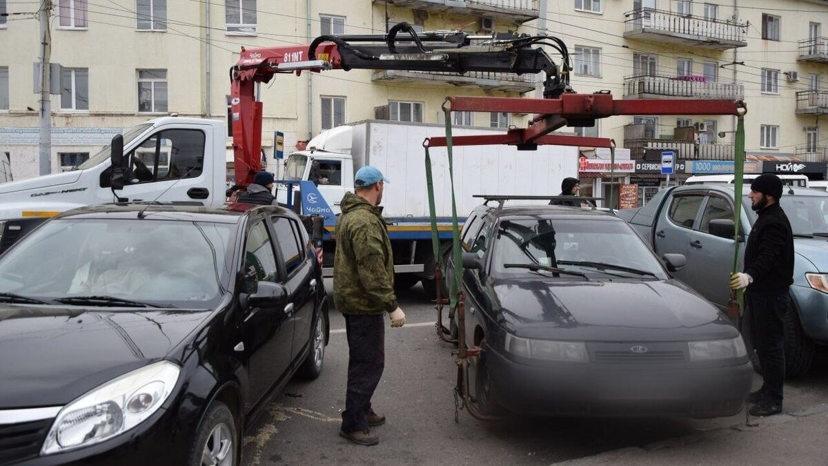    В Саратове с Привокзальной площади эвакуировали авто нарушителейНовости Саратова и области – Сетевое издание «Репортер64»