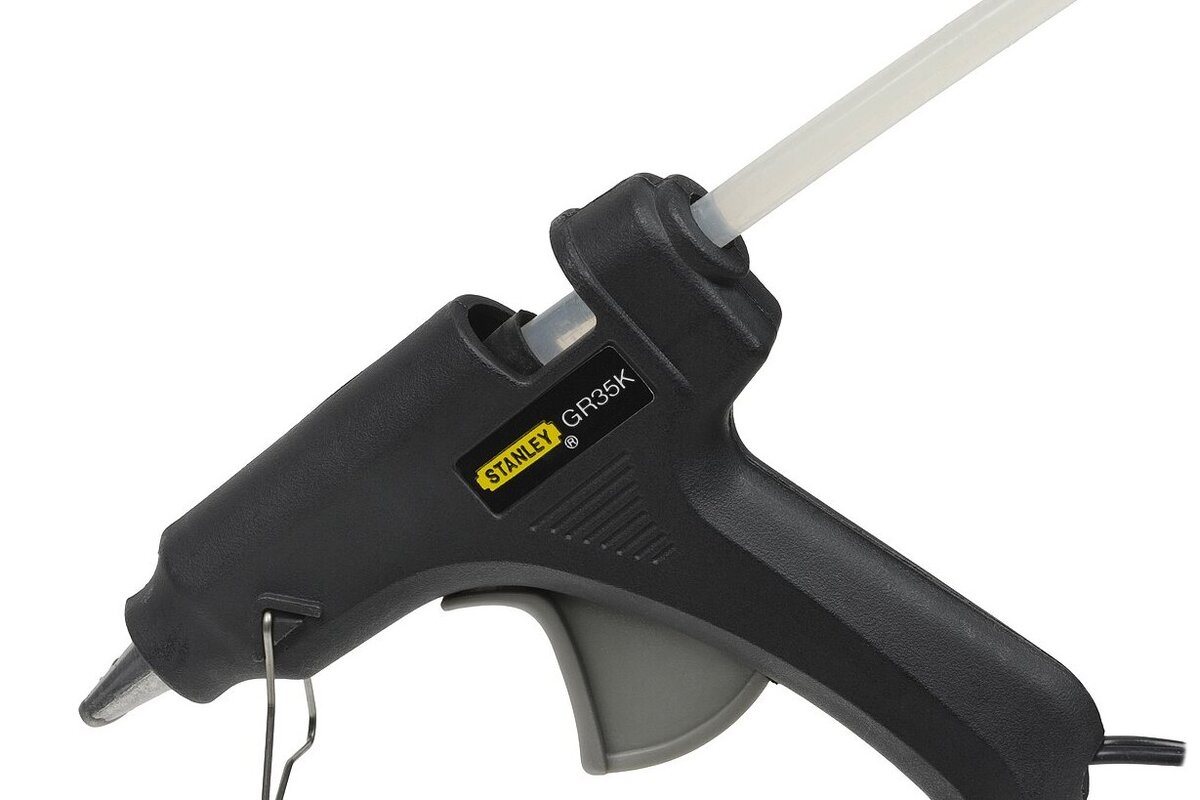     Что можно сделать с клеевым пистолетом кроме поделок: лайфхаки, которые стоит попробовать хотя бы раз