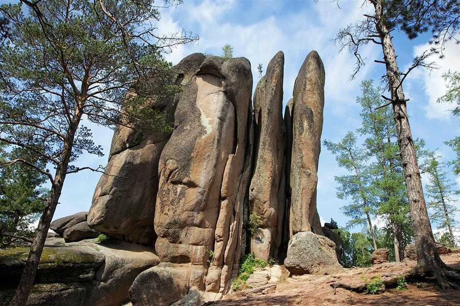 12 столбов. Перья столбы Красноярск. Столб перья на берегу Енисея Обручаев рисунок.