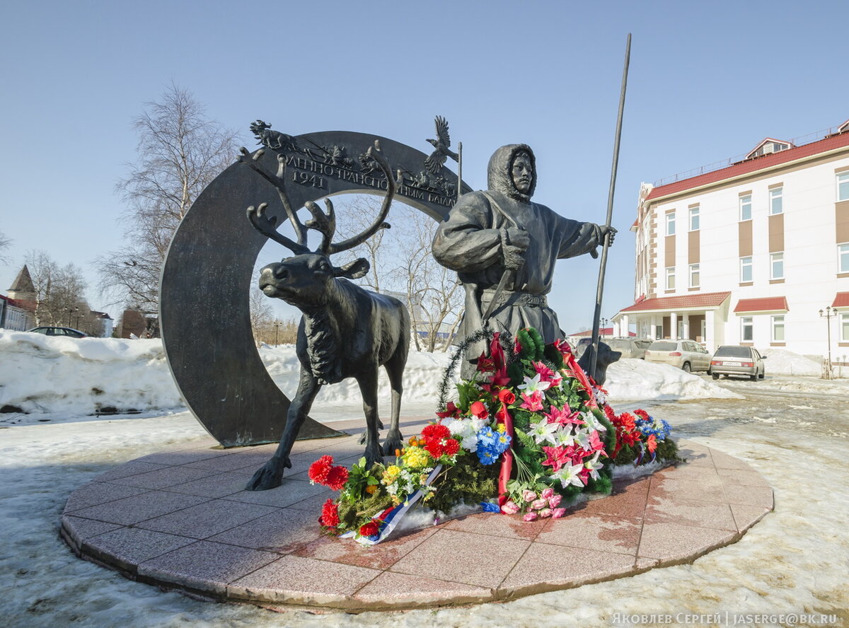 памятники на набережной архангельска