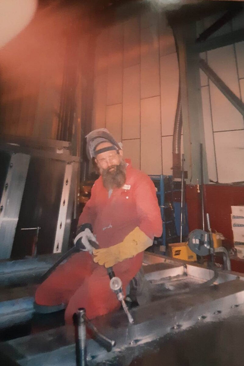 Юрис на работе