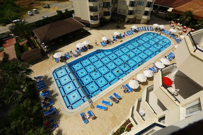 Отель Club Sun Heaven Family & Spa - Двор с бассейном