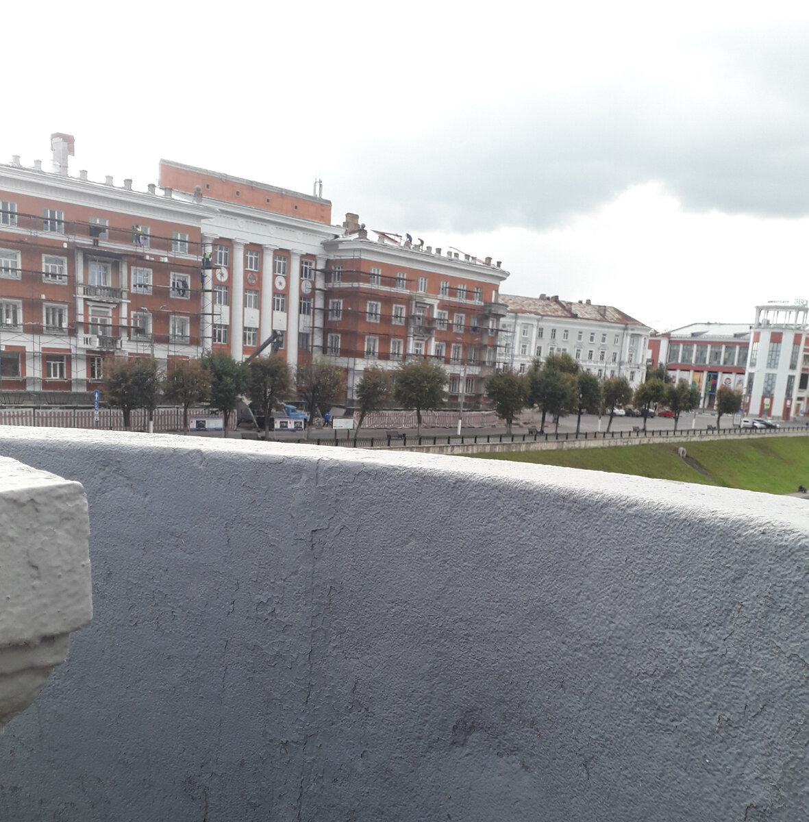 Панорамно. Салатовый дом находится уже на другой улице