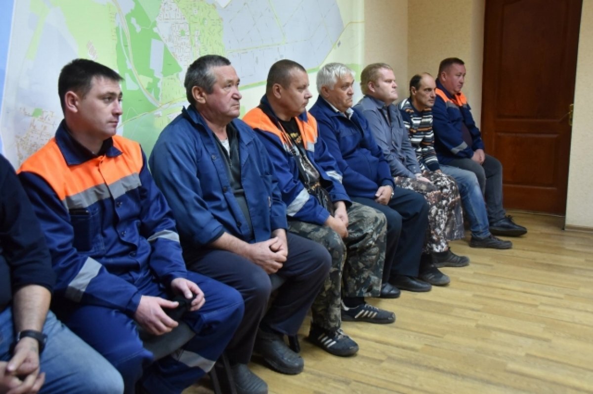    Весь заволжский участок «Дорремстроя» написал заявления на увольнение.