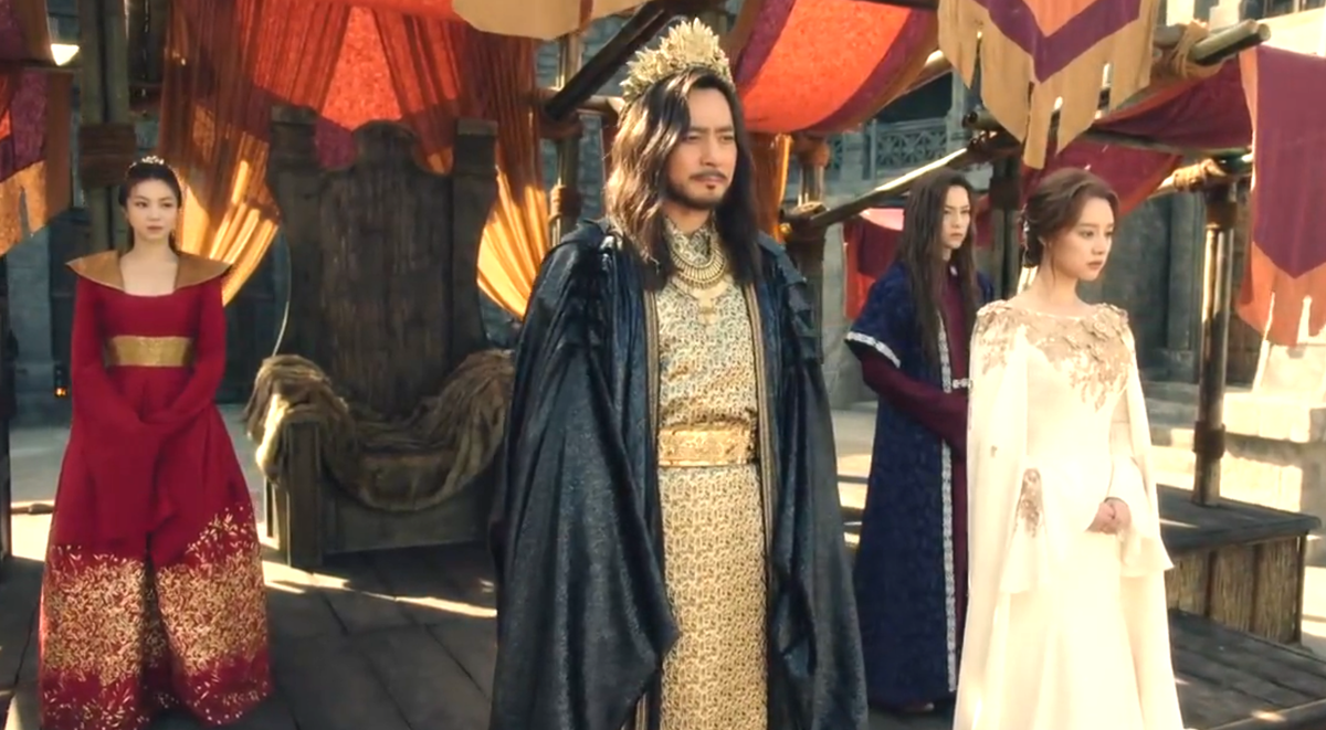 Троица злодеев и справа Великая Мать.