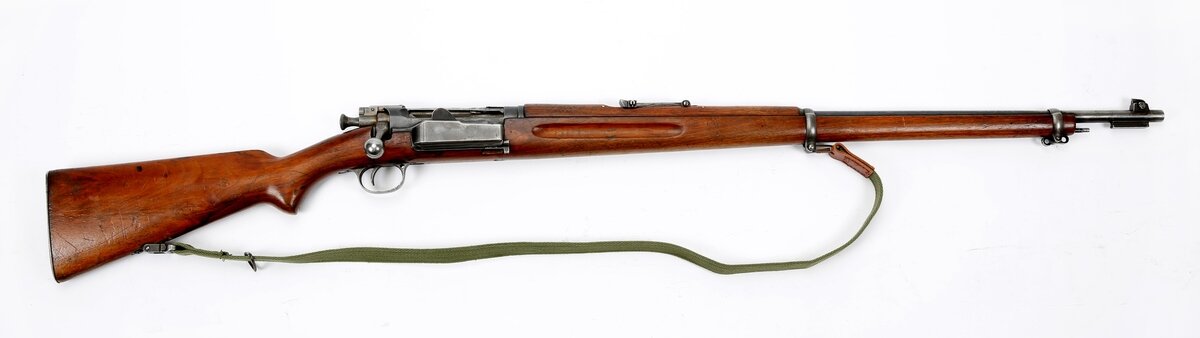 Винтовка Krag-Jørgensengevær m/1894. Масса — 4.05 кг, магазин на 5 патронов, патрон 6,5x55 мм, длина ствола — 760 мм, прицел размечен до 2000 м.
