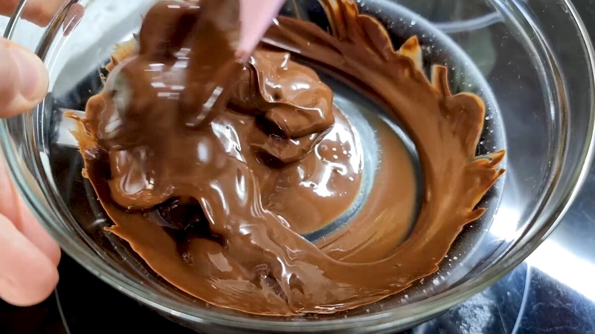 Бананы это вкусный способ утолить голод между завтраком и обедом. А еще банан - источник серотонина, который повышает настроение.  Также бананы – прекрасный источник калия, что питает сердечную мышцу.-4