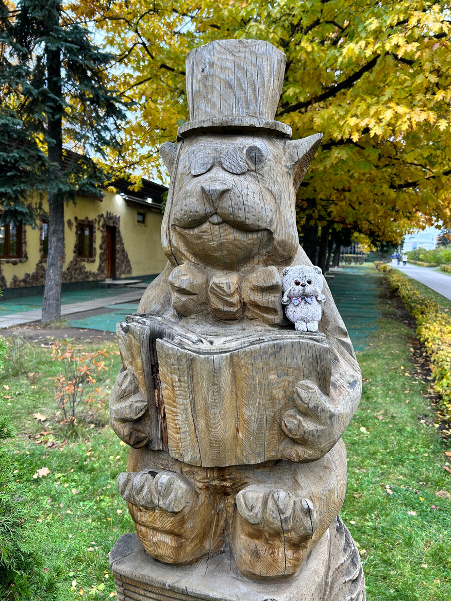 Кот в цилиндре. Книги при нём…