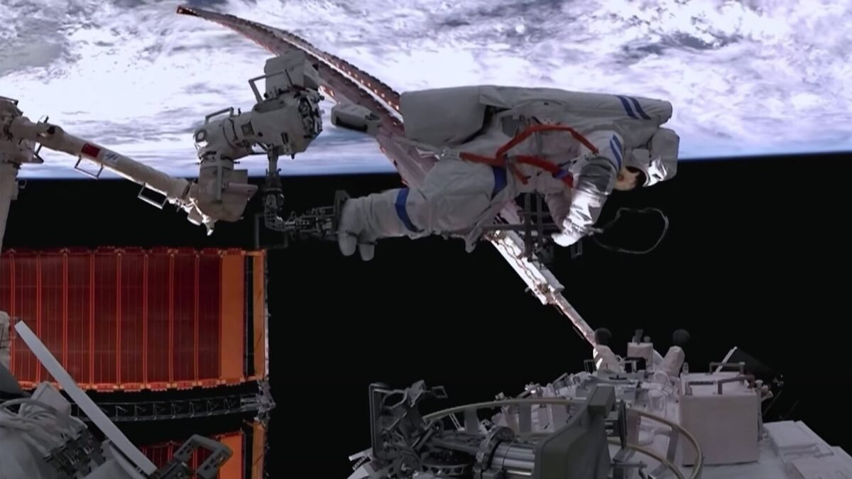    Фото: CNSA Watcher - Archives/YouTube Август Макаров