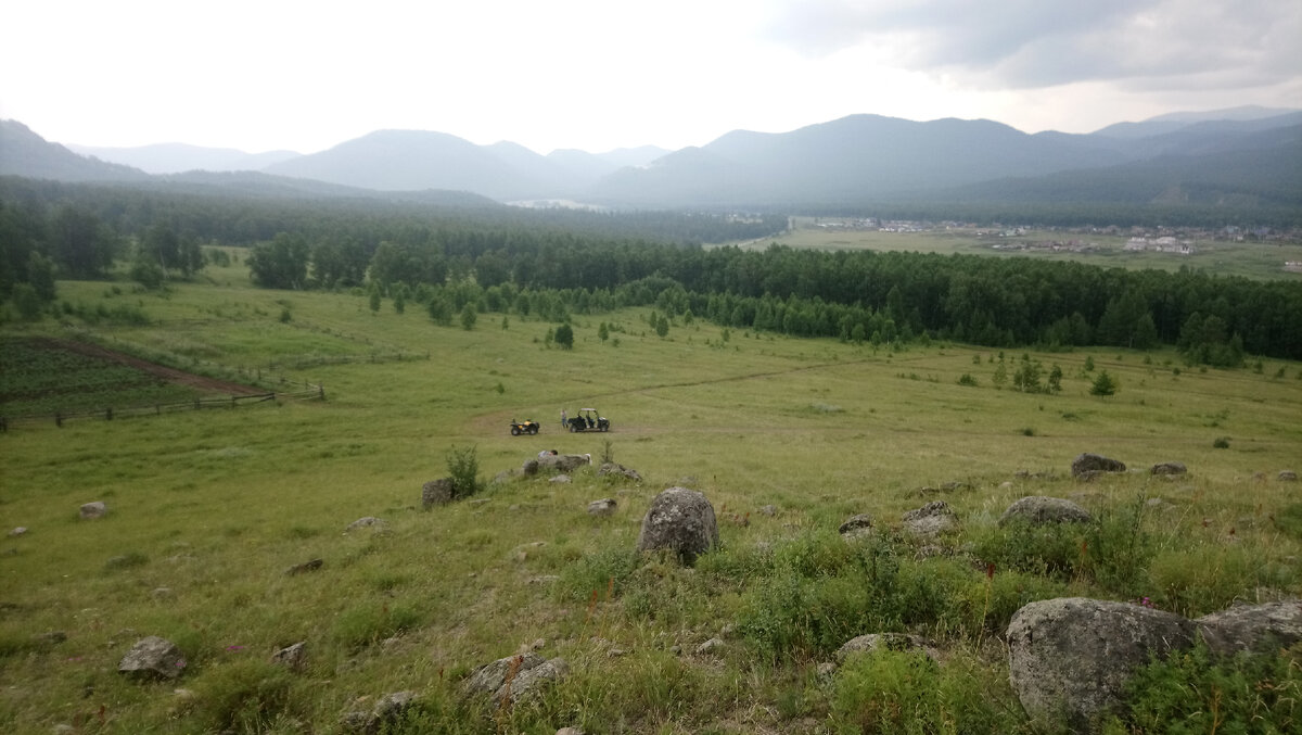 Мы на квадриках объезжаем окрестности