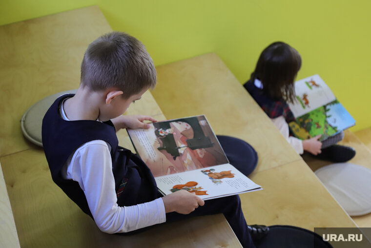    Из-за угроз и оскорблений мигрантов родители вынуждены переводить детей в другие школы